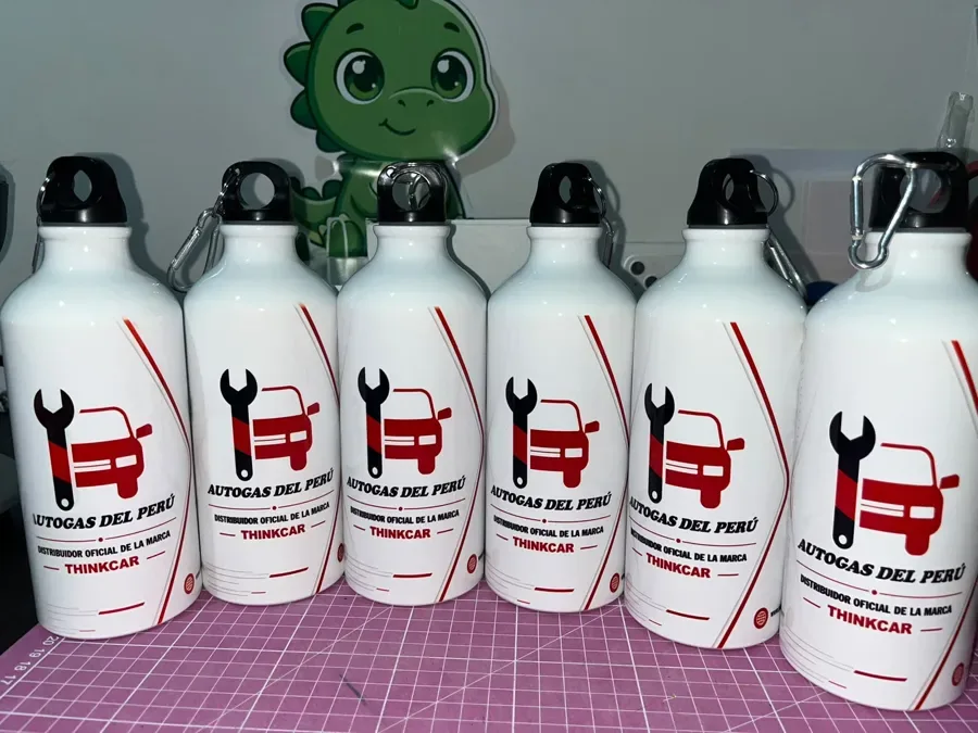 Tomatodos de aluminio con logo para Autogas del Perú · Thinkcar — NH Creativo